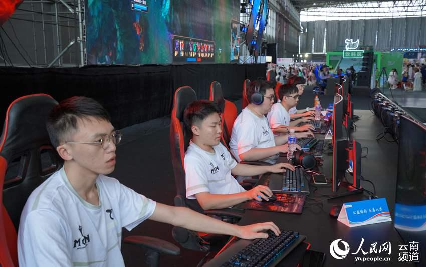 至全球足坛 至全球足坛